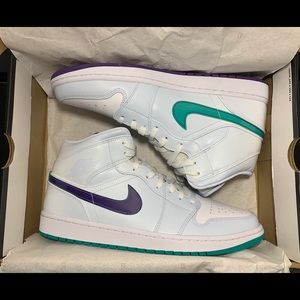 SOLD! Air Jordan 1 Mid SE Pregame Pack CW5853-100